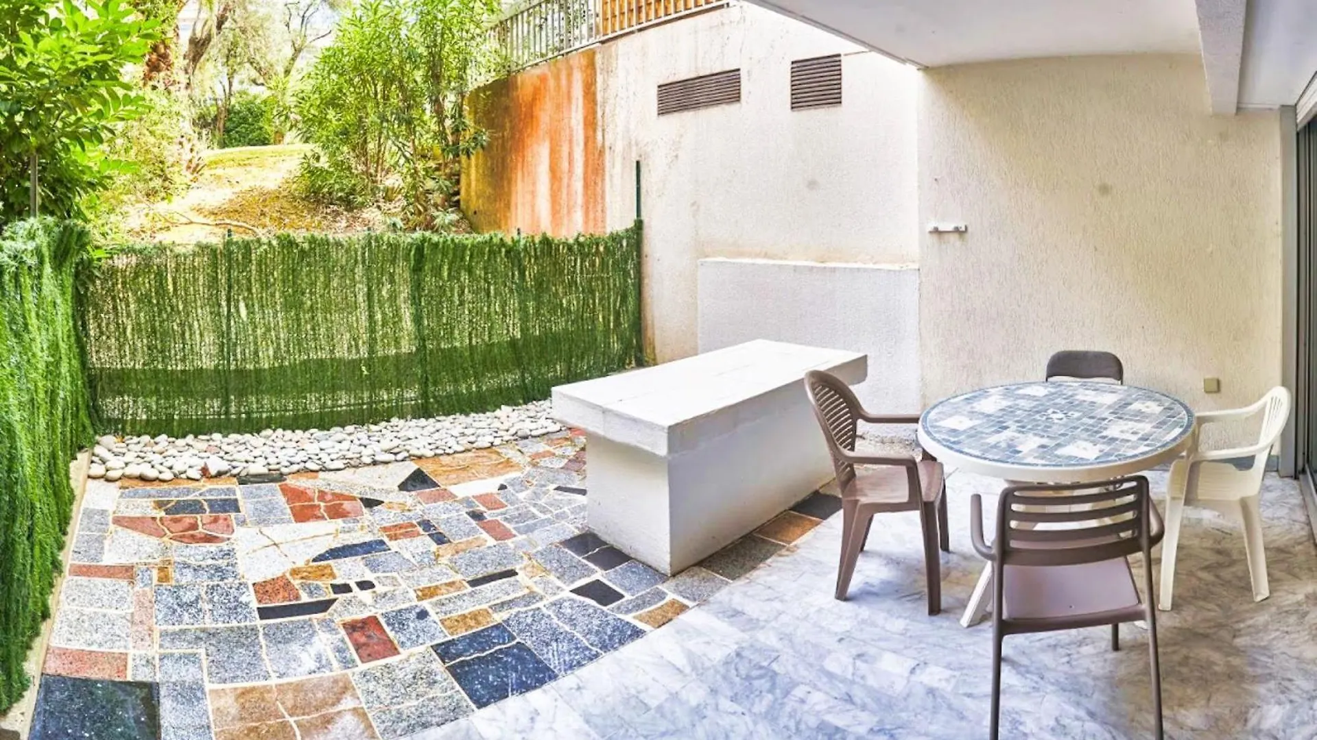 Apartment Ref Tanit By Palmes Dproperties Juan-les-Pins France
